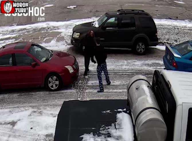 Video :Road rage After assaulting a flipped guy, Karen receives a very harsh lesson